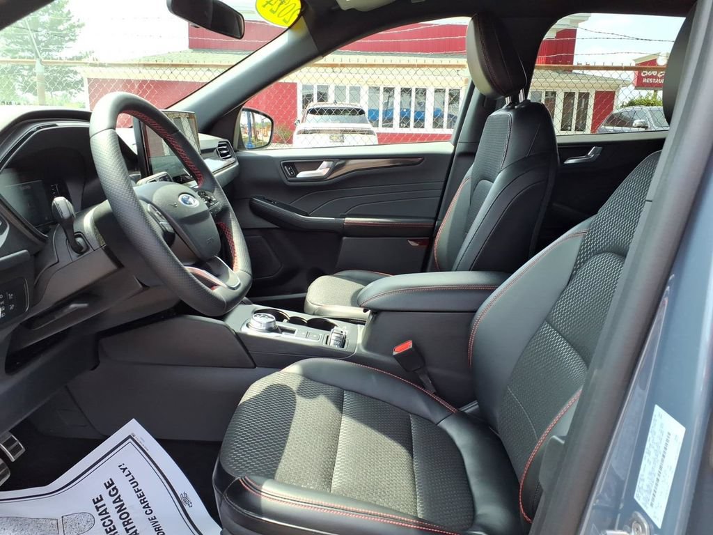 Certified 2024 Ford Escape ST-Line w/ Tech Pack #1 AWD/4WD image 15