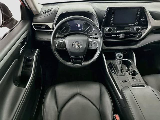Used 2020 Toyota Highlander XLE FWD image 10