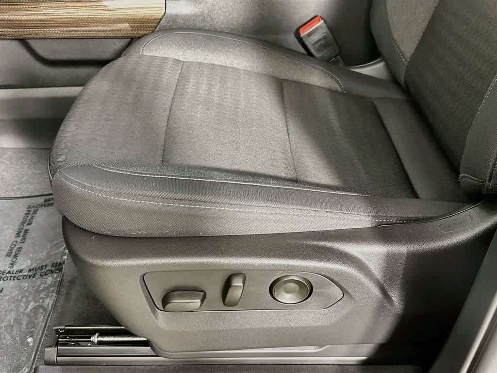 Used 2025 Chevrolet Silverado 1500 LT RWD image 30