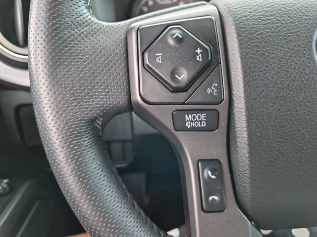 Used 2022 Toyota Tacoma TRD Off-Road w/ Technology Package AWD/4WD image 18