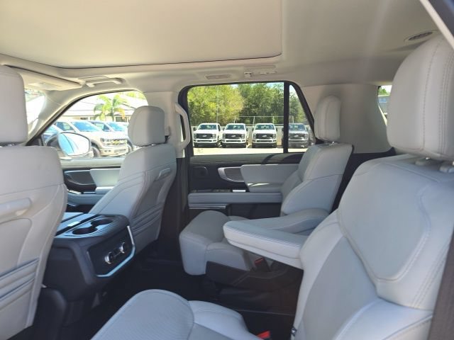 Certified 2025 Ford Expedition Platinum w/ Driver's Package AWD/4WD image 8