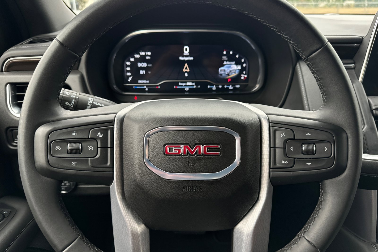 Used 2024 GMC Yukon XL SLE image 24