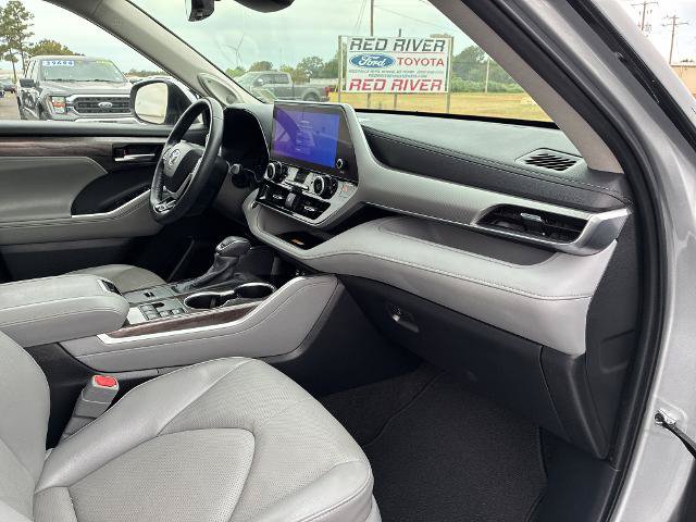 Used 2024 Toyota Highlander Platinum AWD/4WD image 13