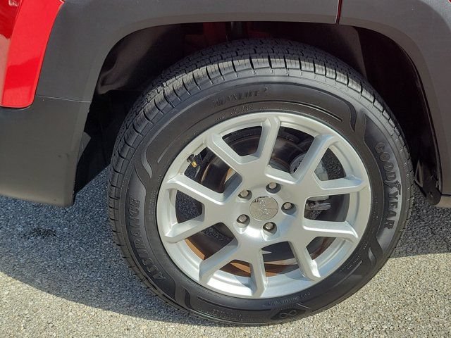 Used 2022 Jeep Renegade Latitude w/ Convenience Group AWD/4WD image 11