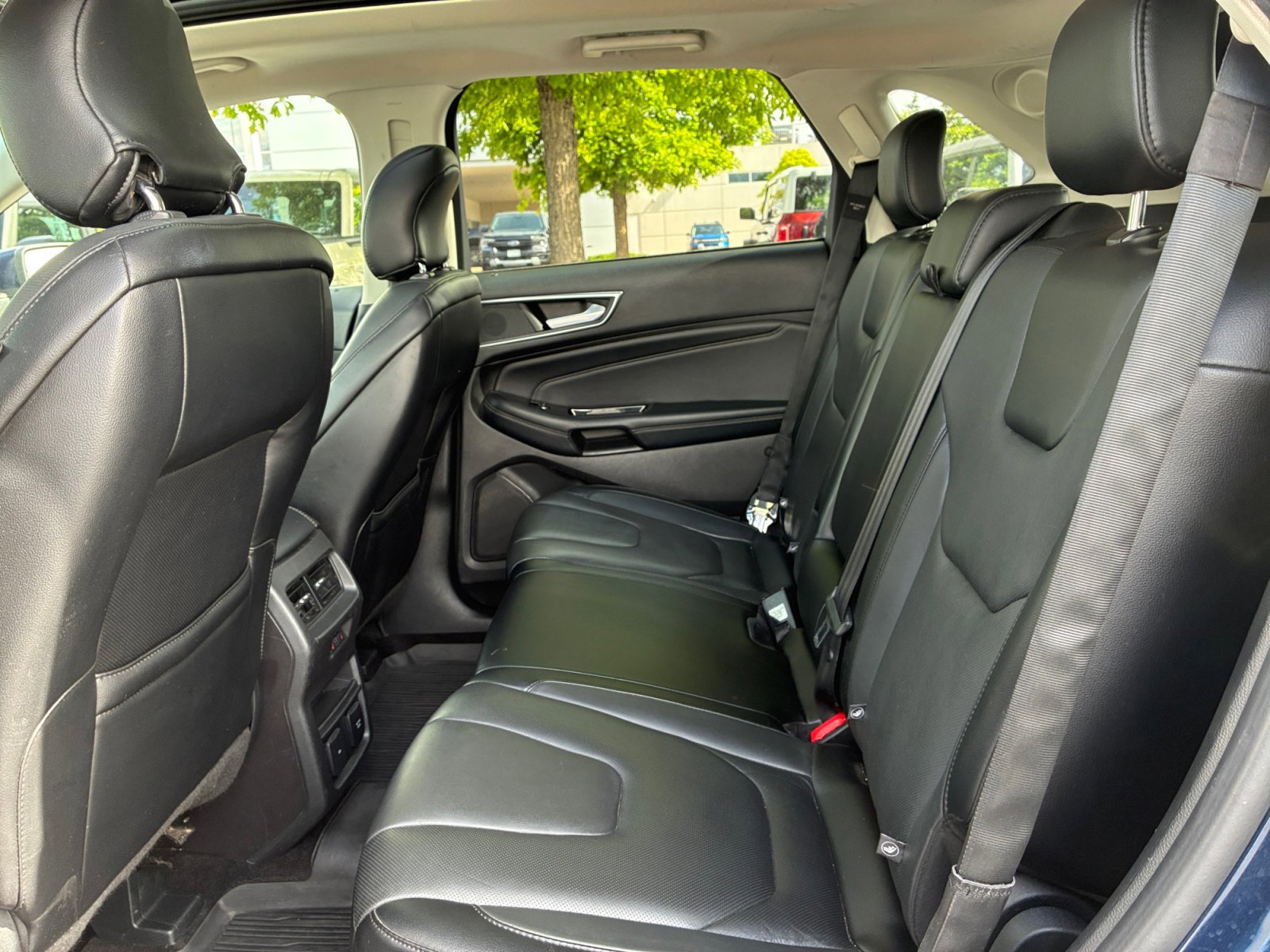 Certified 2017 Ford Edge Titanium w/ Equipment Group 302A AWD/4WD image 17