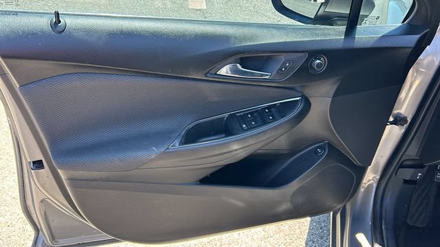 Used 2018 Chevrolet Cruze LT w/ Convenience Package FWD image 16
