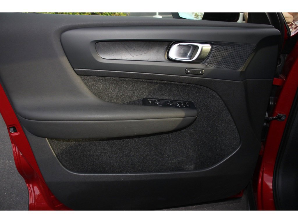 Used 2023 Volvo C40 P8 Recharge Plus image 21