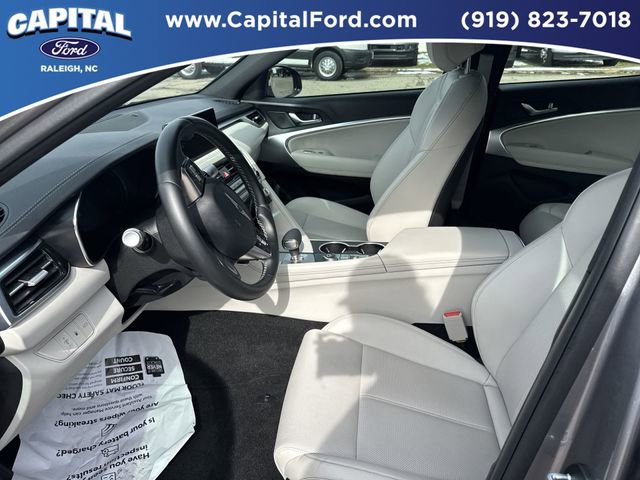 Used 2025 Genesis G70 2.5T image 17