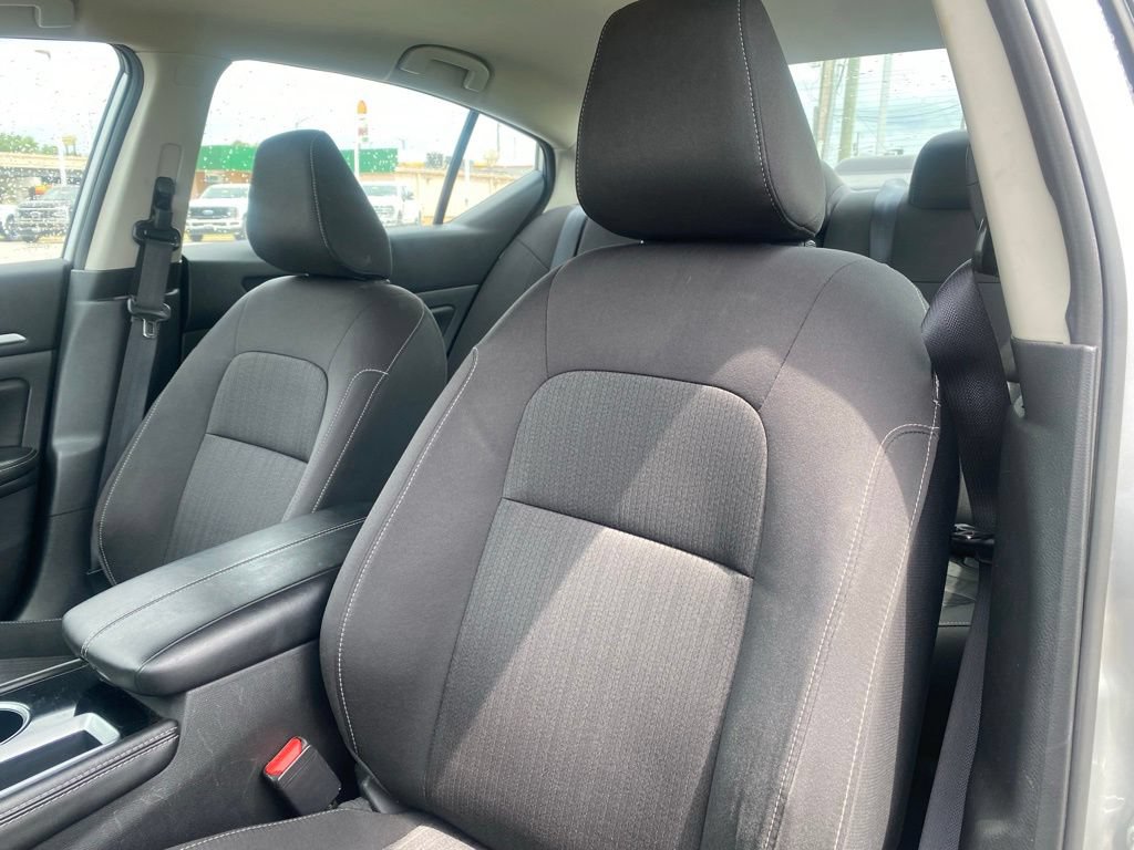 Used 2023 Nissan Altima 2.5 SV FWD image 11