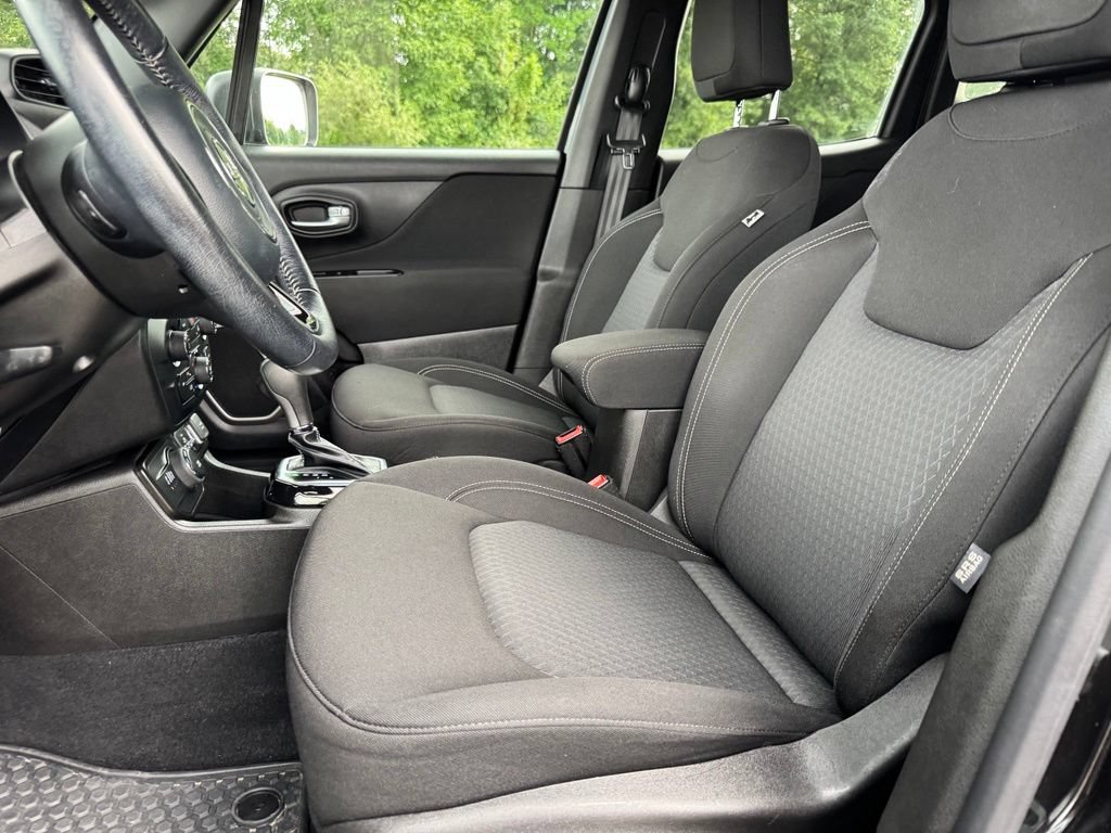 Used 2021 Jeep Renegade Latitude AWD/4WD image 15