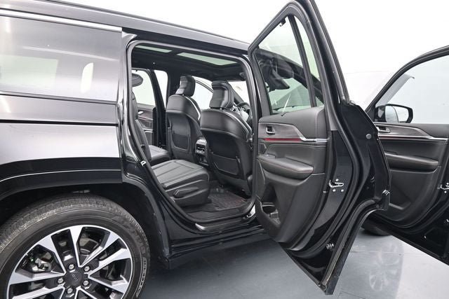 Used 2025 Jeep Grand Cherokee L Overland w/ Luxury Tech Group IV AWD/4WD image 15