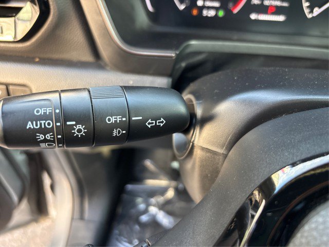Used 2025 Honda Pilot TrailSport image 17