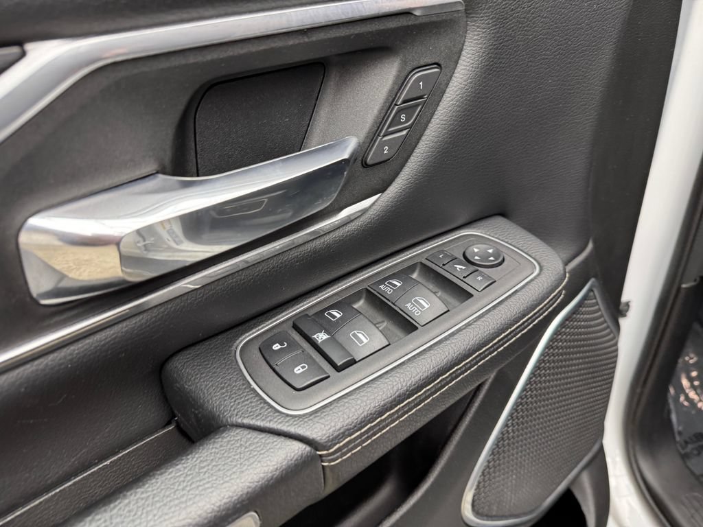 Used 2023 RAM 1500 Laramie AWD/4WD image 11