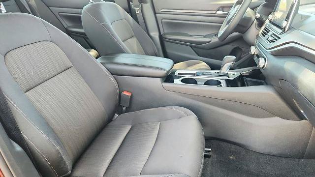 Used 2024 Nissan Altima 2.5 SV FWD image 30