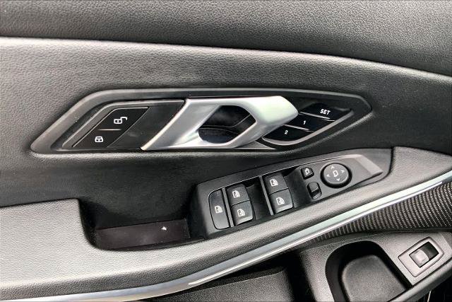 Used 2025 BMW 330i xDrive Sedan AWD/4WD image 36