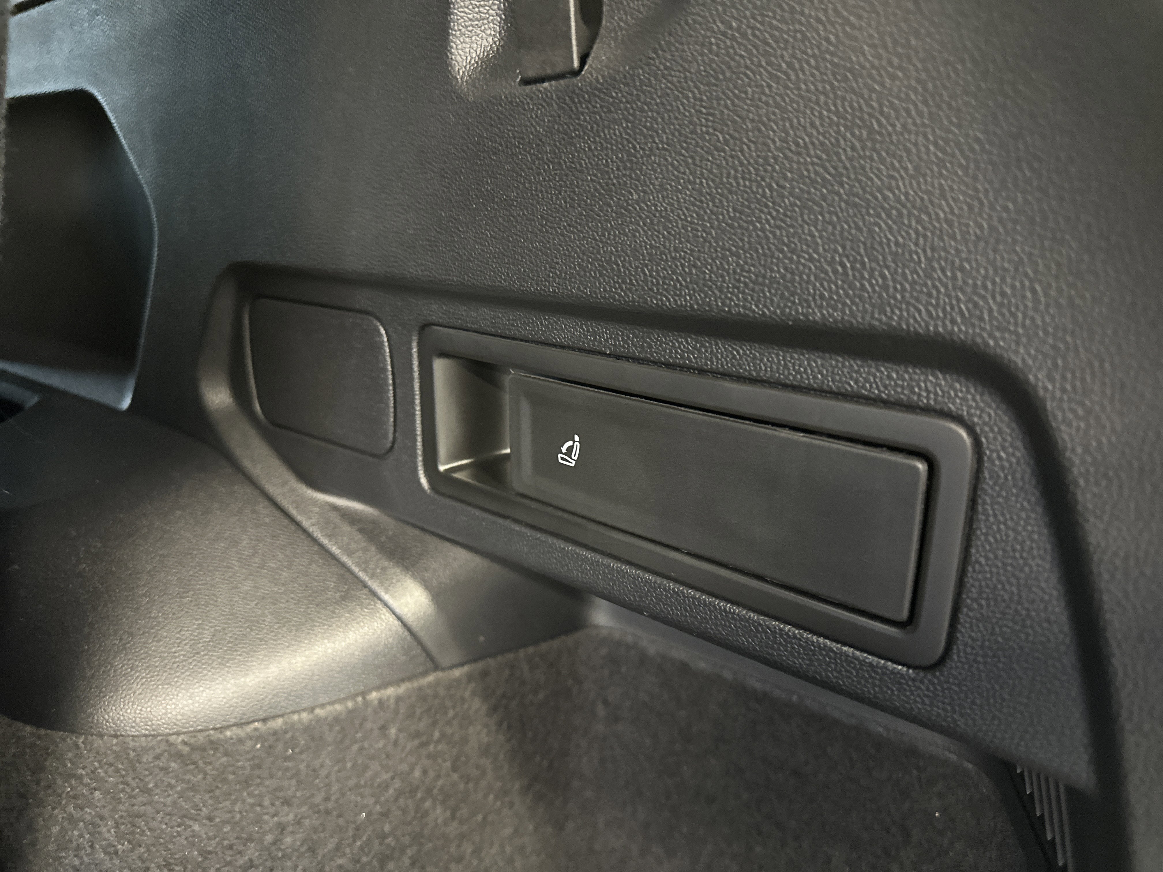 Used 2024 Volkswagen Tiguan SE R-Line image 27