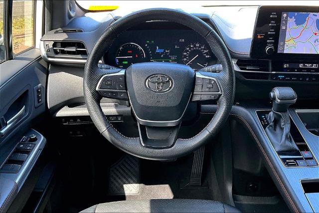 Used 2024 Toyota Sienna XSE FWD image 5