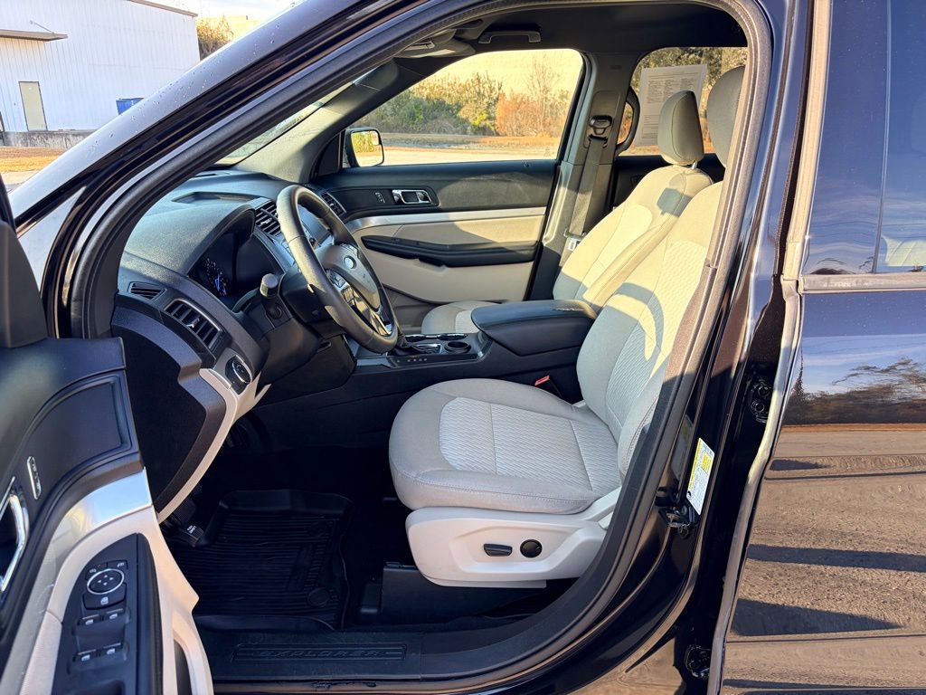 Certified 2019 Ford Explorer FWD image 20