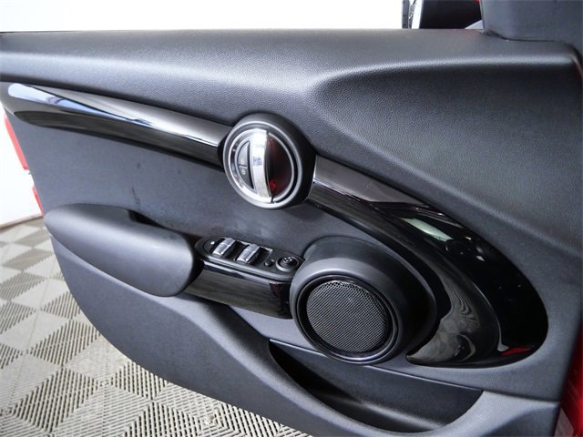 Used 2019 MINI Cooper 4-Door Hardtop image 25