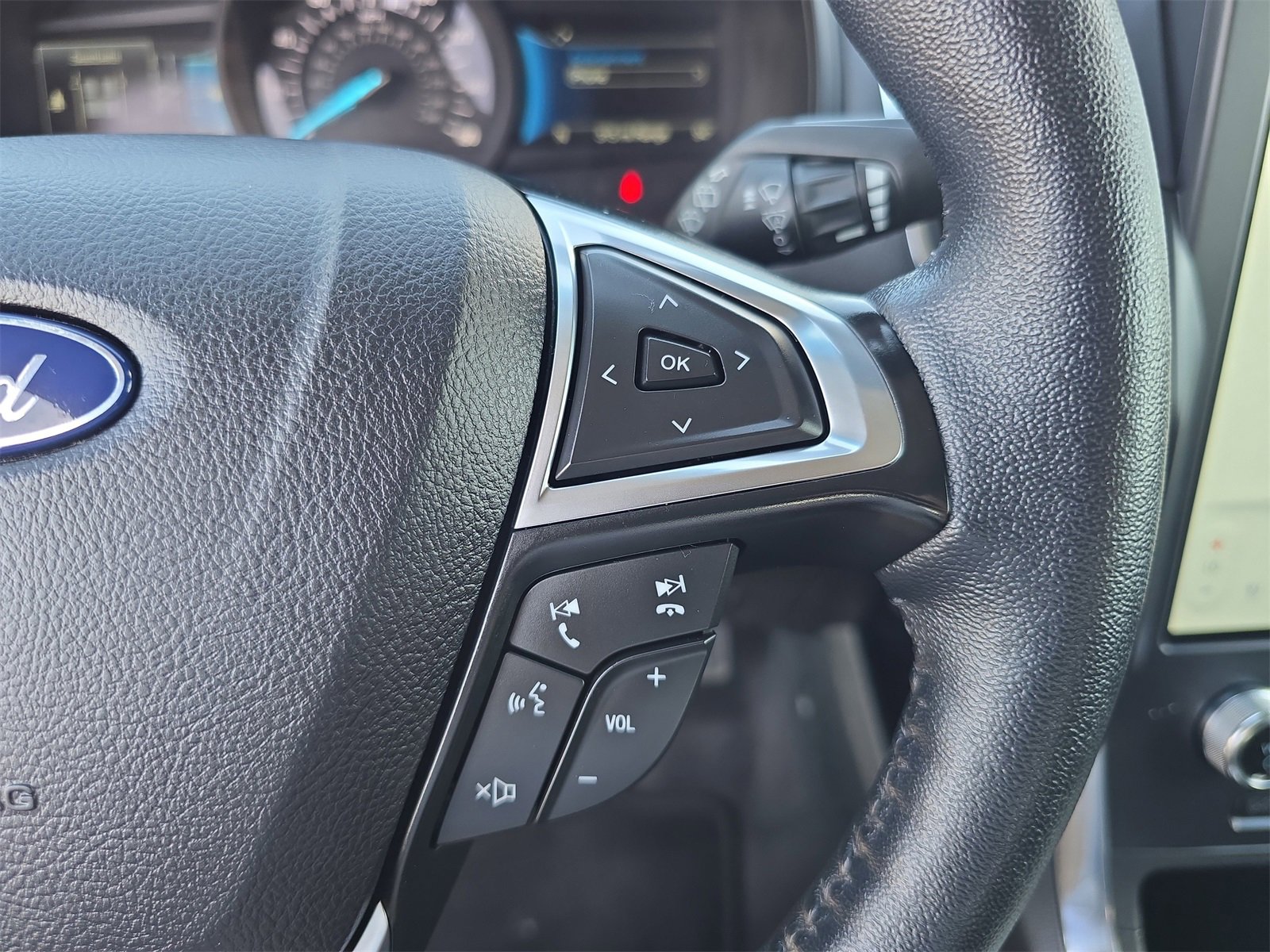 Certified 2024 Ford Edge Titanium image 22