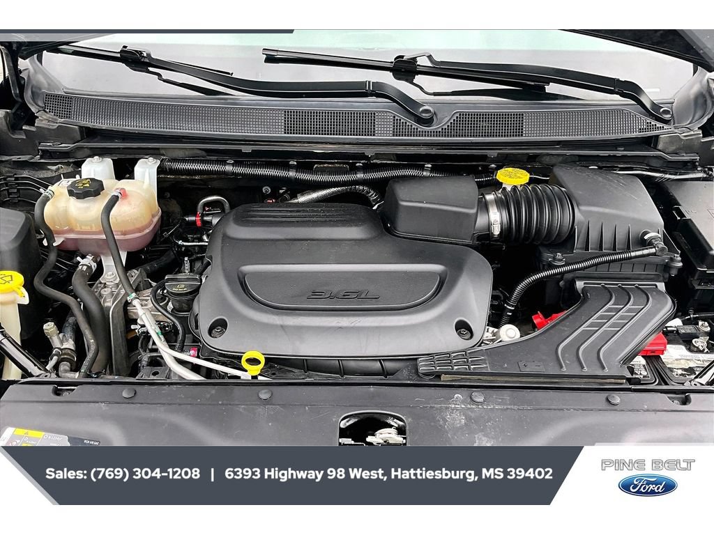 Used 2023 Chrysler Pacifica Touring-L FWD image 8
