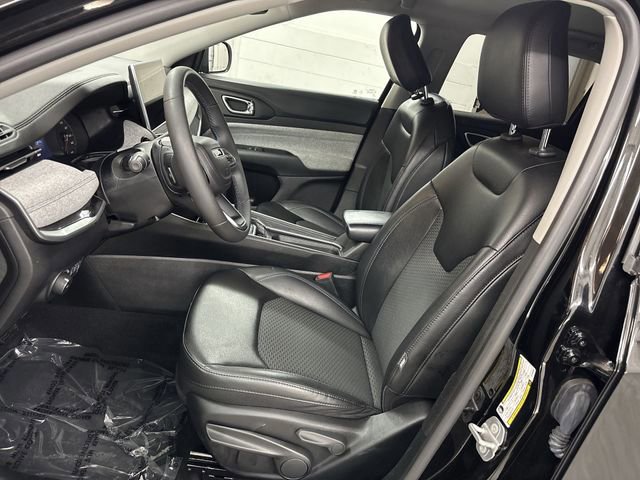 Used 2022 Jeep Compass Latitude image 3