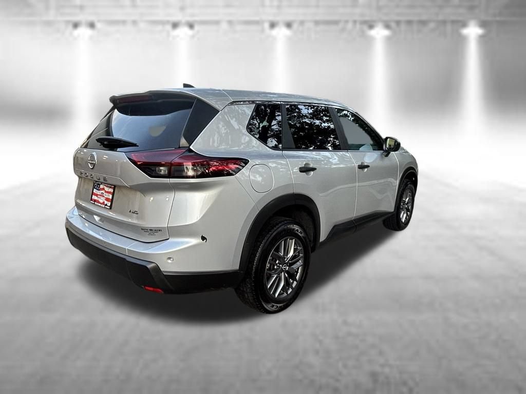 Used 2024 Nissan Rogue S AWD/4WD image 4