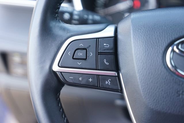 Used 2022 Toyota Highlander XSE AWD/4WD image 25
