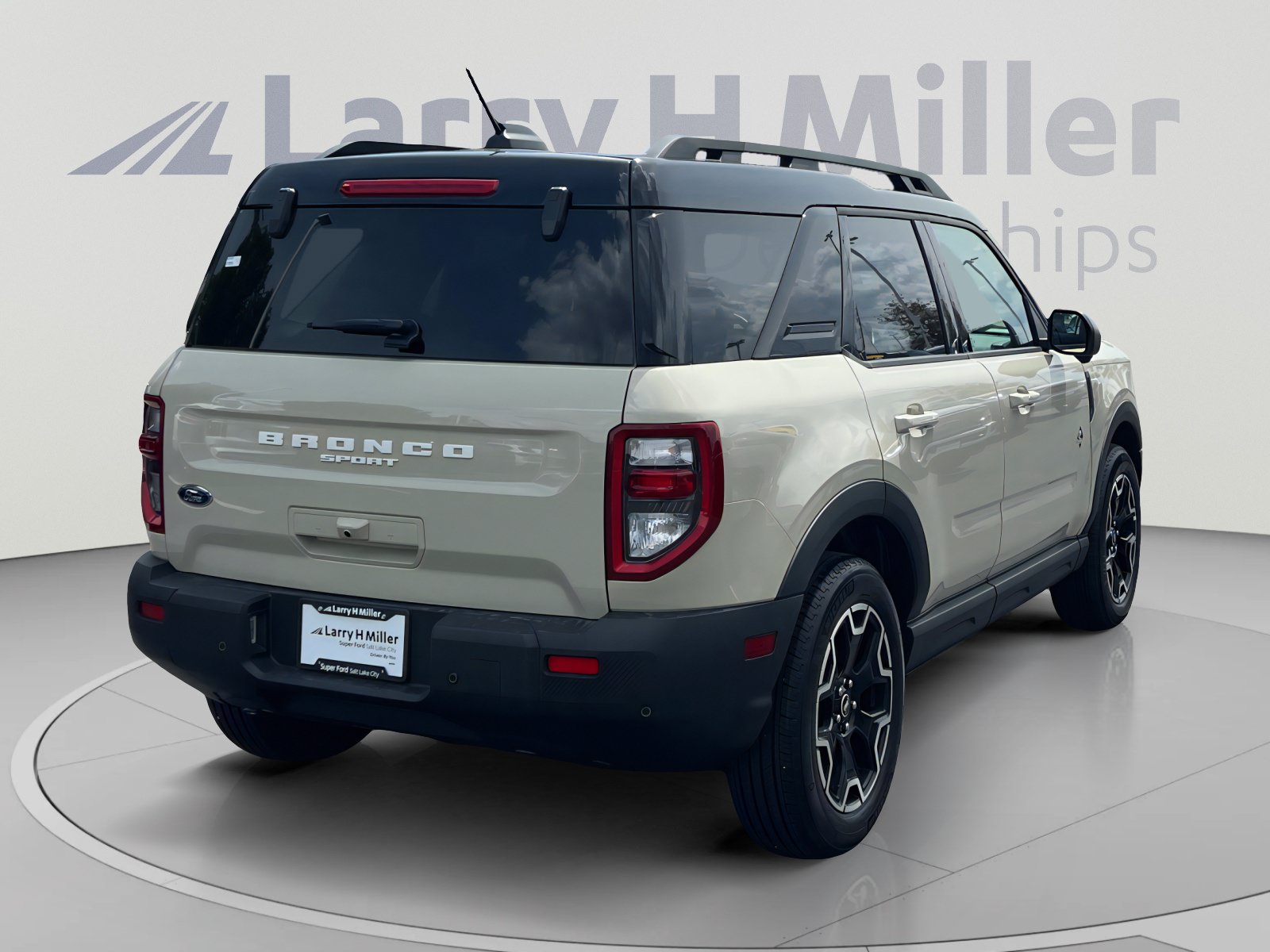 Certified 2025 Ford Bronco Sport Outer Banks w/ Outer Banks Tech Package+ AWD/4WD image 5