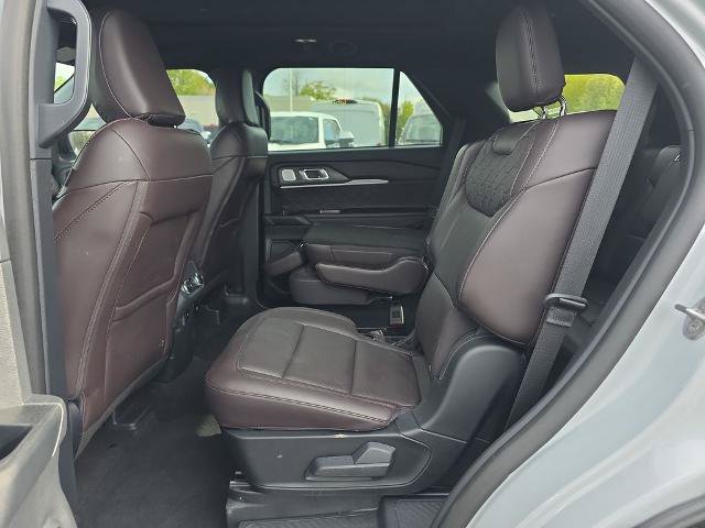 Certified 2025 Ford Explorer Platinum w/ LUX Leather Package AWD/4WD image 17