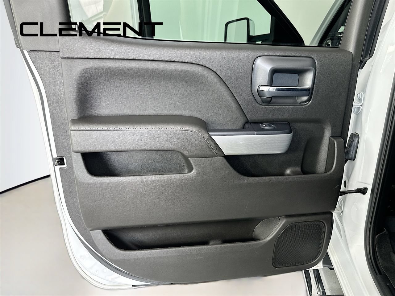 Used 2018 Chevrolet Silverado 2500 LTZ w/ Duramax Plus Package AWD/4WD image 32
