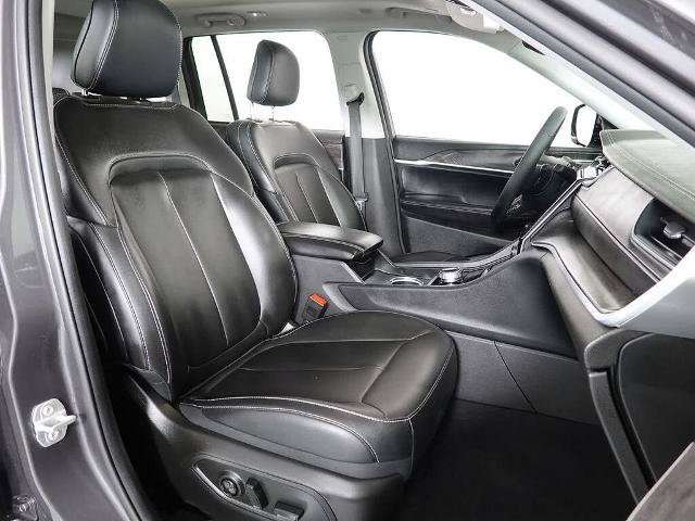 Used 2024 Jeep Grand Cherokee Limited AWD/4WD image 15