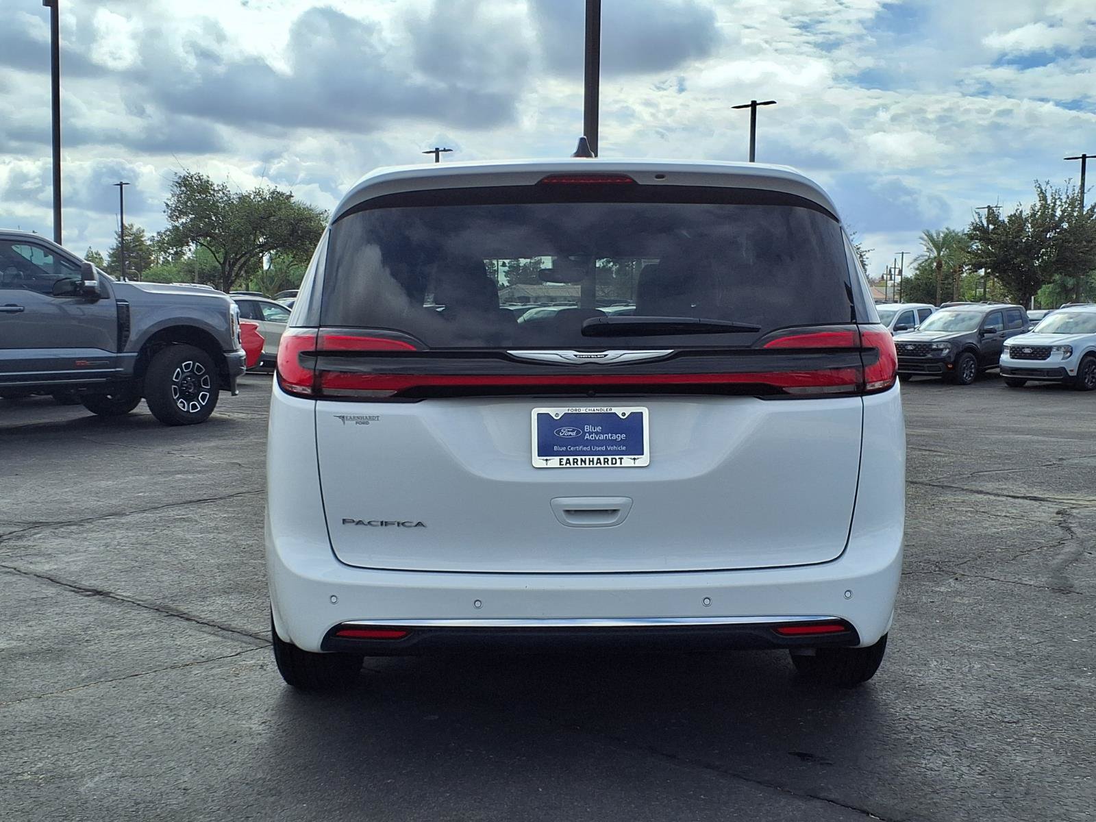 Used 2025 Chrysler Pacifica Select FWD image 5