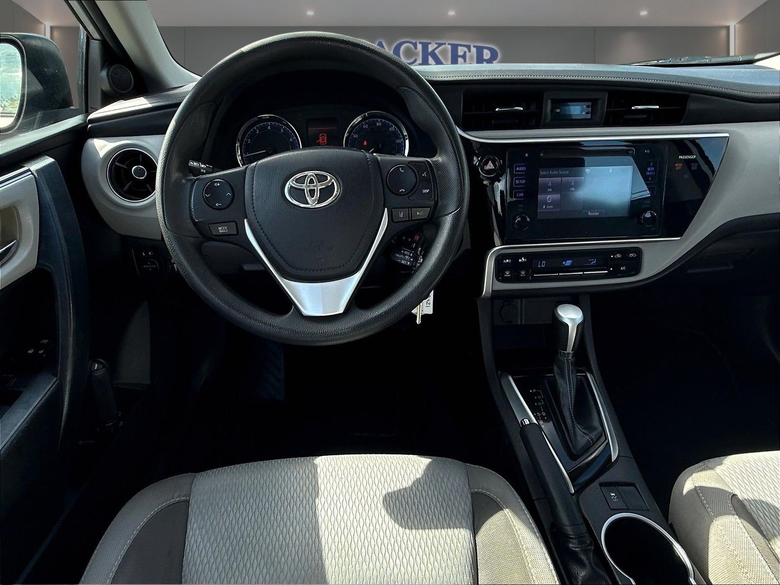 Used 2017 Toyota Corolla LE FWD image 11