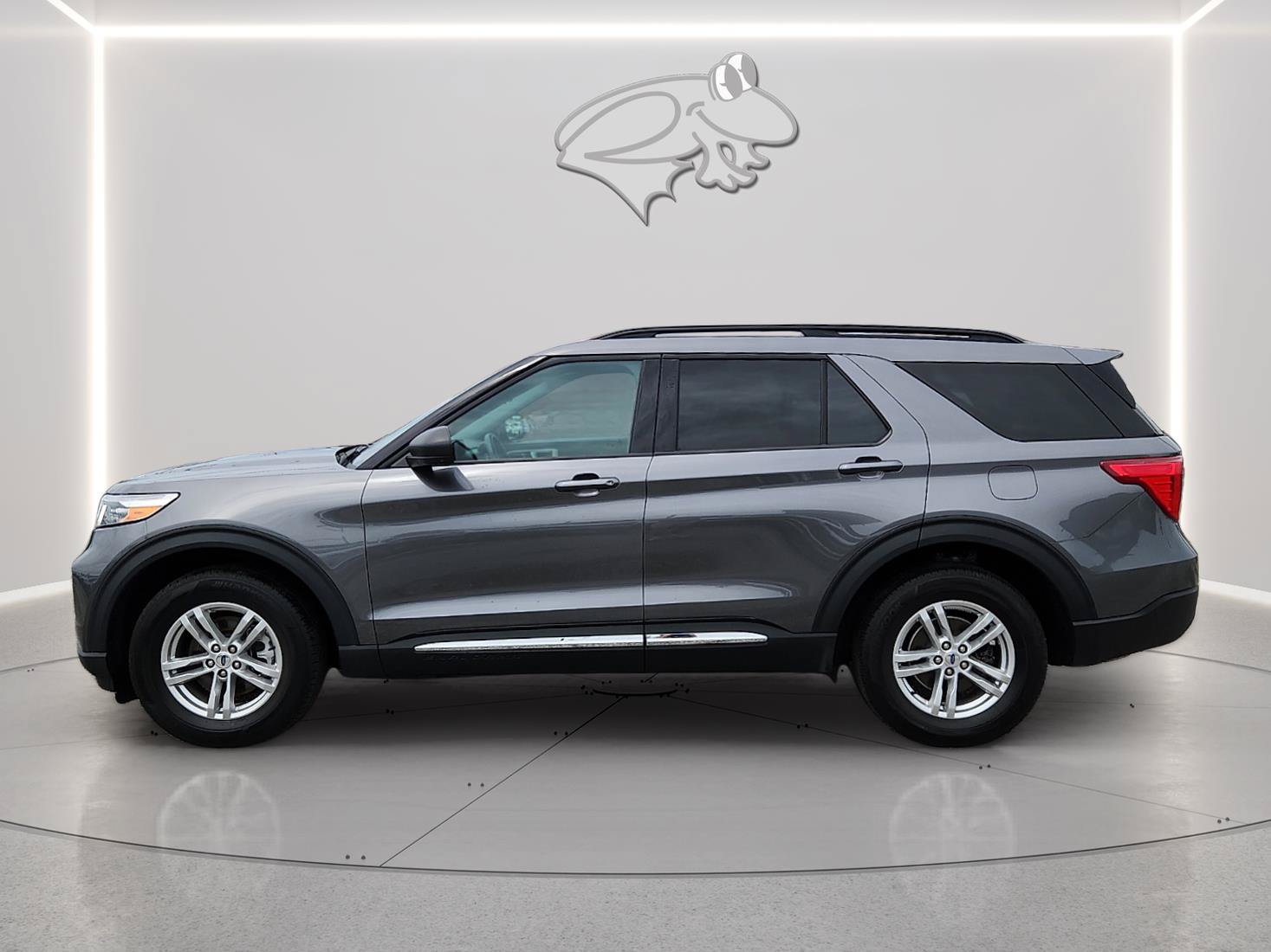 Certified 2023 Ford Explorer XLT AWD/4WD image 2