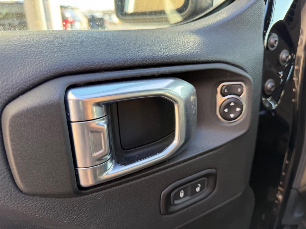 Used 2022 Jeep Gladiator Rubicon w/ Safety Group AWD/4WD image 18