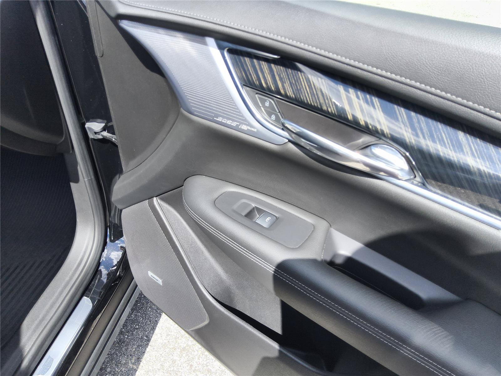 Used 2023 Cadillac XT6 Premium Luxury w/ Technology Package FWD image 28