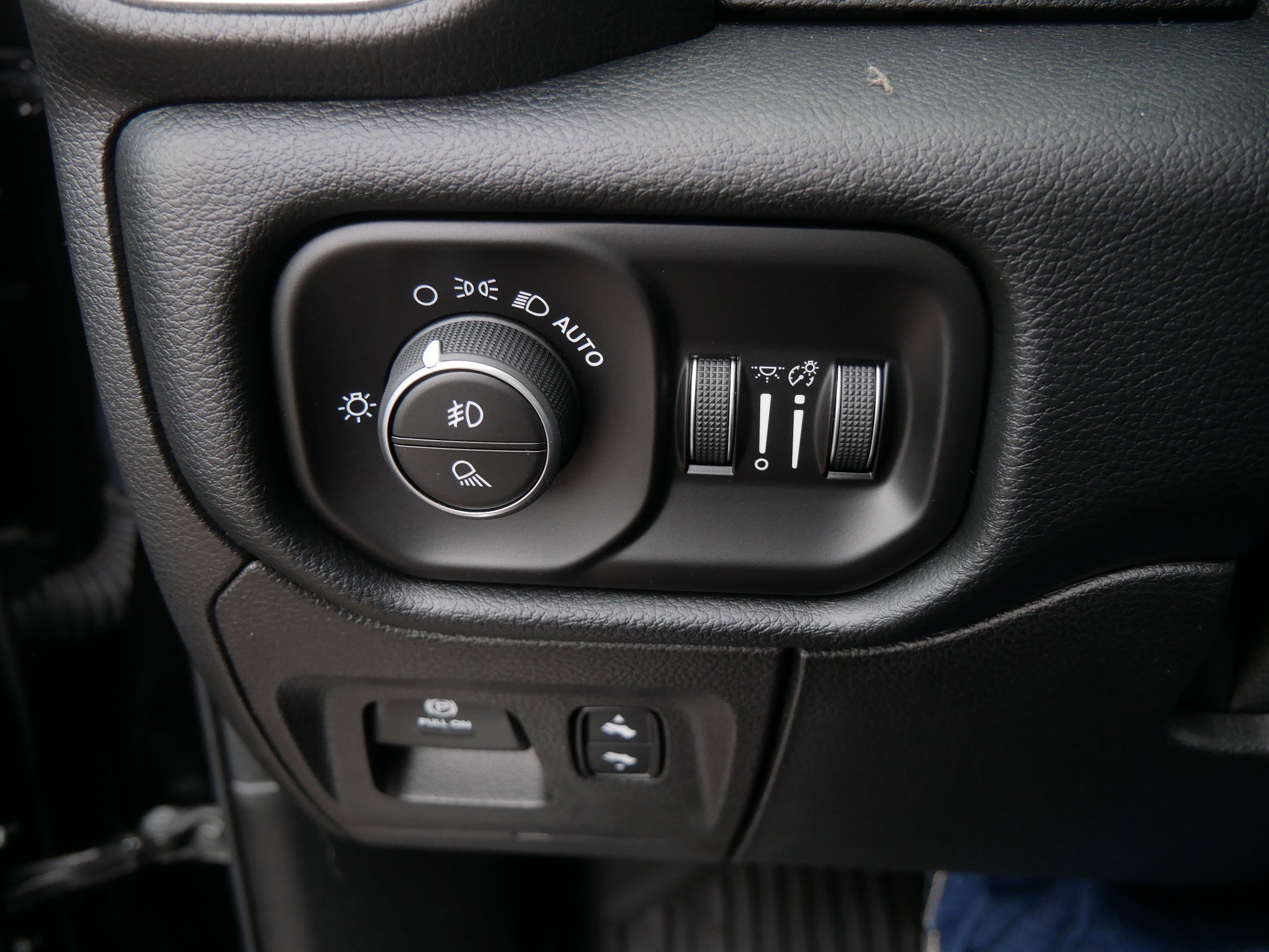 Used 2020 RAM 1500 Laramie w/ Sport Appearance Package image 26