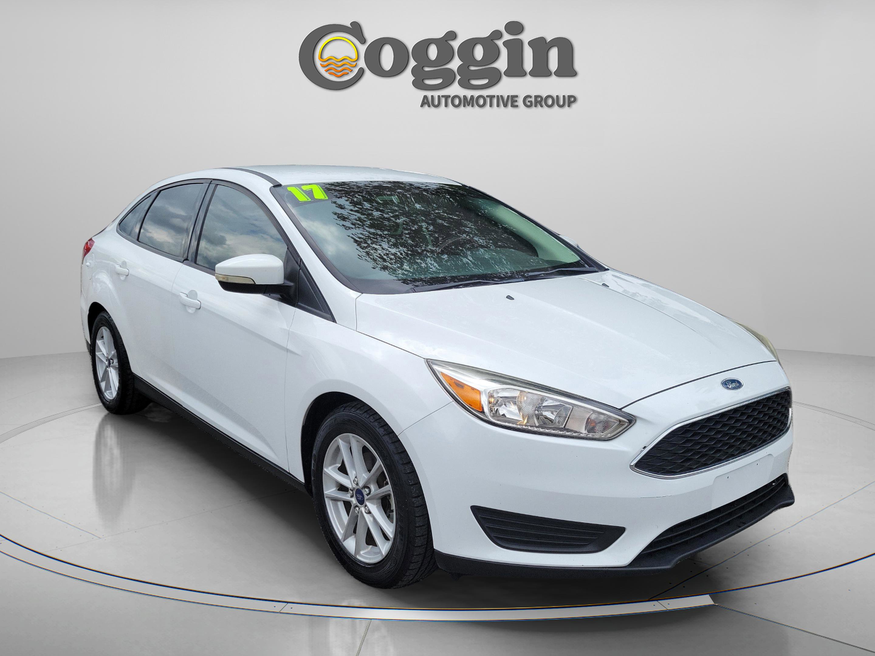 Certified 2017 Ford Focus SE FWD image 4