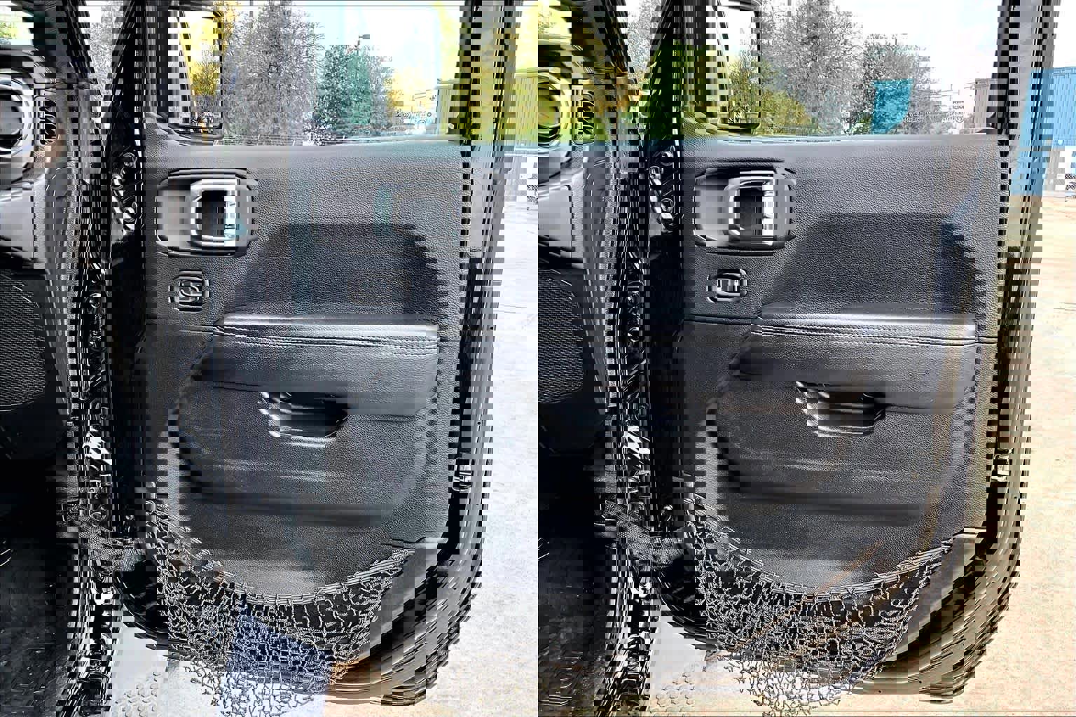 Used 2018 Jeep Wrangler Unlimited Sahara w/ Dual Top Group image 22