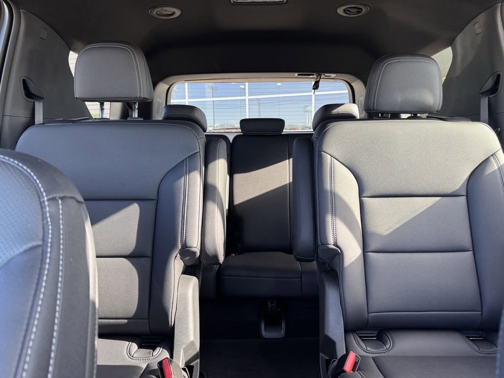 Used 2025 Chevrolet Traverse LT image 27