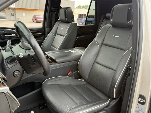 Used 2024 Cadillac Escalade Premium Luxury image 14