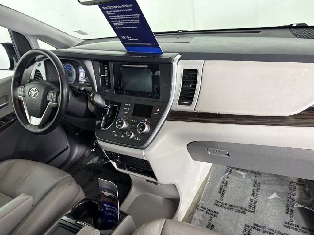 Used 2017 Toyota Sienna AWD image 39