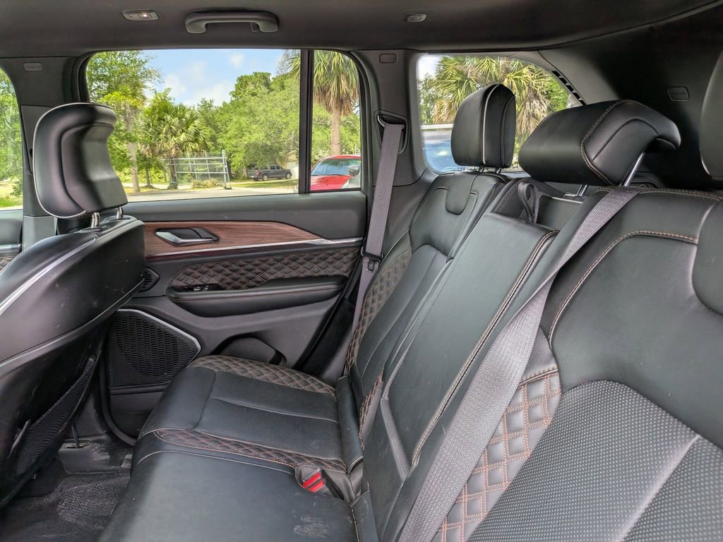 Used 2023 Jeep Grand Cherokee Summit AWD/4WD image 19