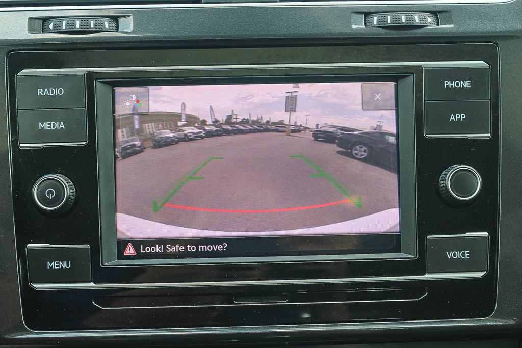 Used 2020 Volkswagen Golf 4-Door FWD image 26