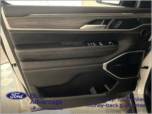 Used 2024 Jeep Wagoneer Series II w/ Flexible Seating Group RWD image 14