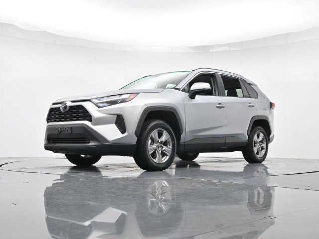 Used 2025 Toyota RAV4 XLE w/ Weather Package AWD/4WD image 32