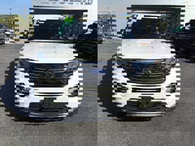 Certified 2022 Ford Explorer XLT w/ Equipment Group 202A image 7