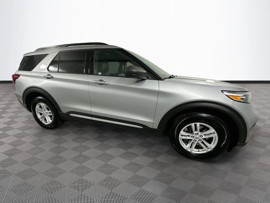 Certified 2020 Ford Explorer XLT w/ Equipment Group 202A AWD/4WD image 8
