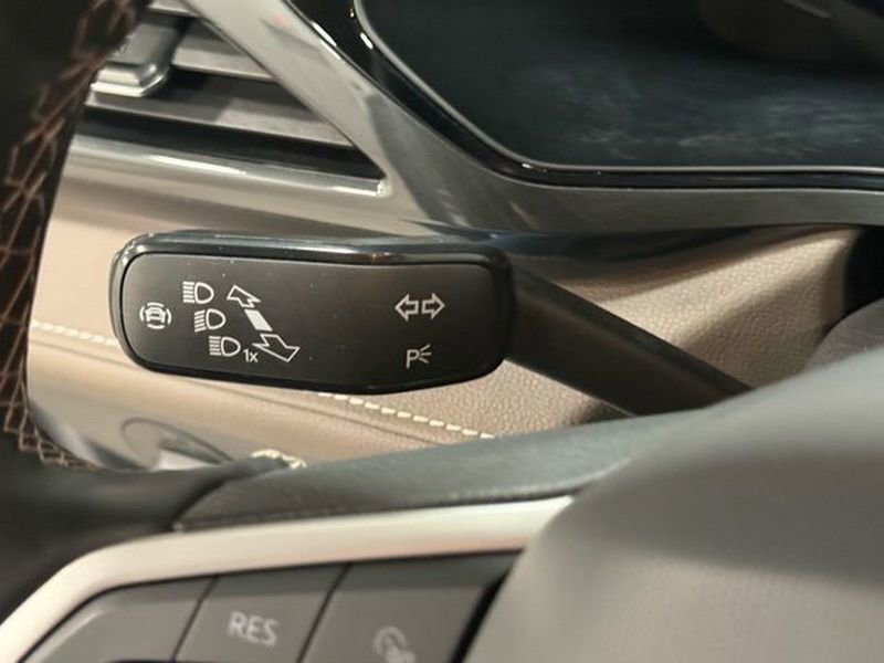 Used 2022 Volkswagen Taos SEL image 21